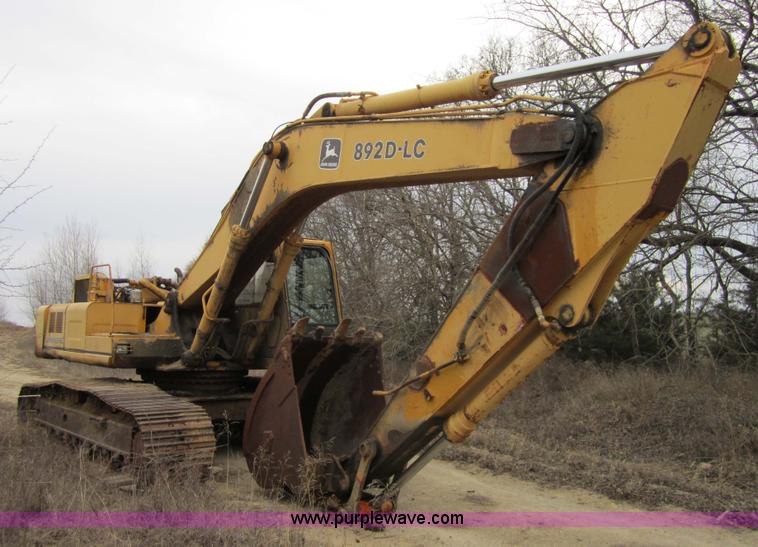 image for item 3179 1991 John Deere 892D-LC excavator
