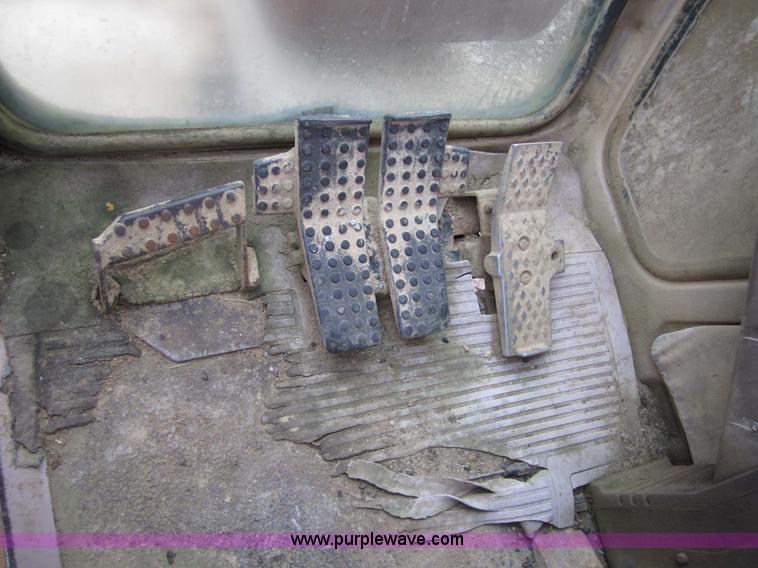 image for item 3179 1991 John Deere 892D-LC excavator