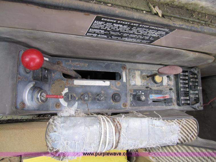 image for item 3179 1991 John Deere 892D-LC excavator