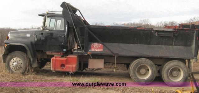image for item 3773 1980 Ford L9000 dump truck