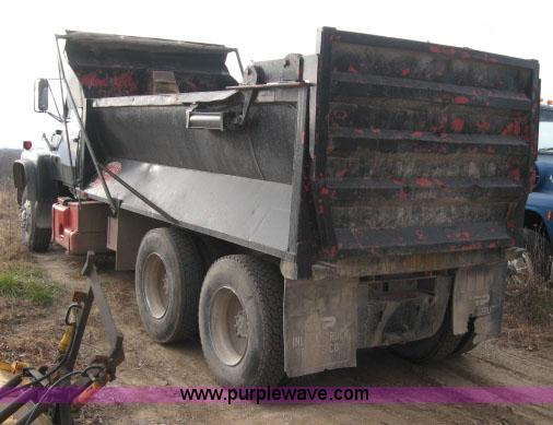 image for item 3773 1980 Ford L9000 dump truck