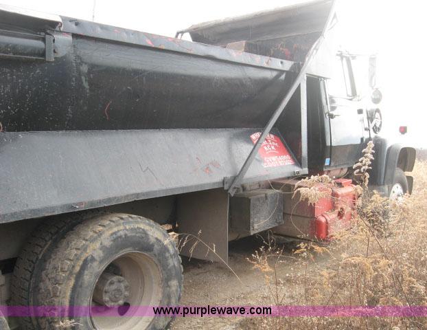 image for item 3773 1980 Ford L9000 dump truck