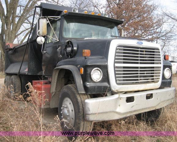 image for item 3773 1980 Ford L9000 dump truck
