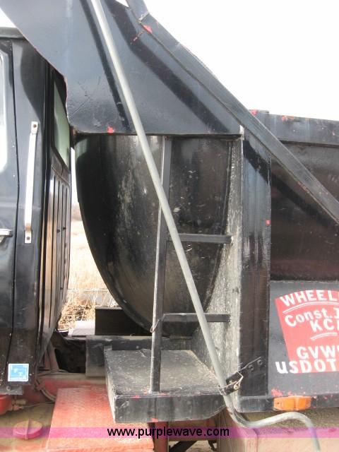 image for item 3773 1980 Ford L9000 dump truck