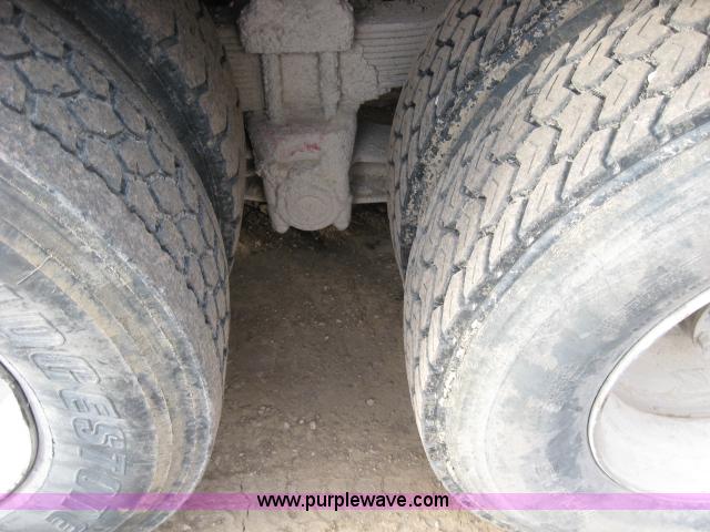 image for item 3773 1980 Ford L9000 dump truck