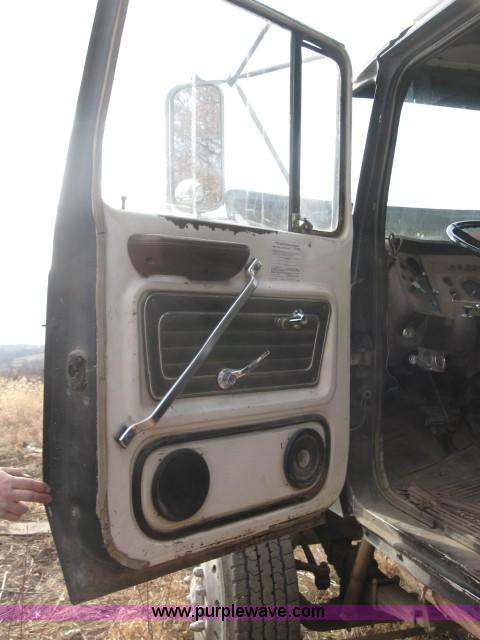 image for item 3773 1980 Ford L9000 dump truck