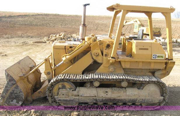 image for item 3774 1972 Caterpillar 977L dozer
