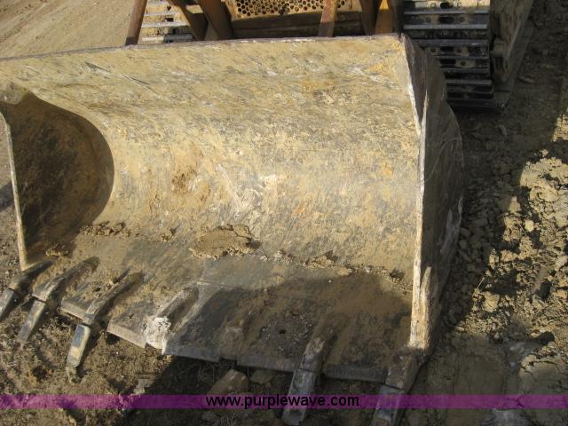 image for item 3774 1972 Caterpillar 977L dozer