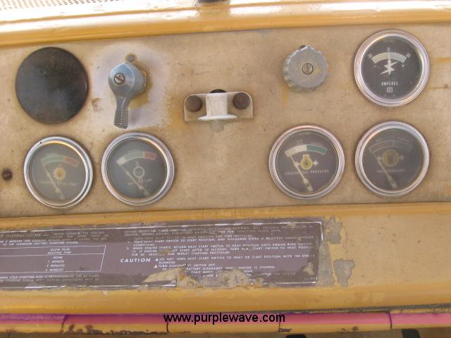 image for item 3774 1972 Caterpillar 977L dozer