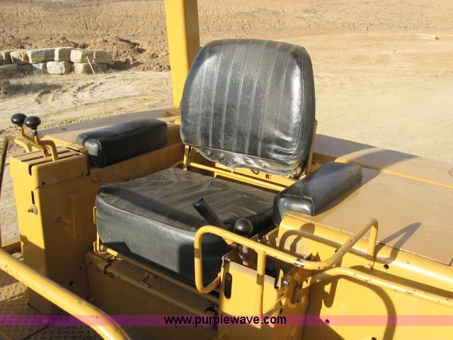 image for item 3774 1972 Caterpillar 977L dozer