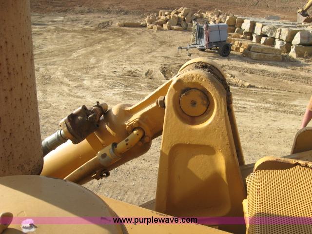 image for item 3774 1972 Caterpillar 977L dozer