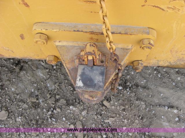 image for item 3774 1972 Caterpillar 977L dozer