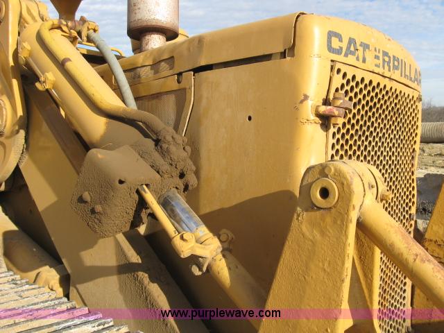 image for item 3774 1972 Caterpillar 977L dozer