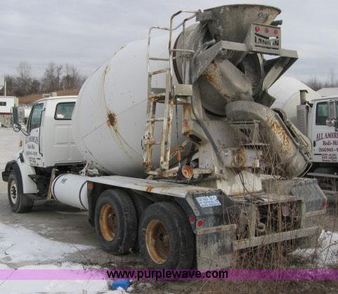 image for item 3775 1999 Sterling L8513 cement mixer truck