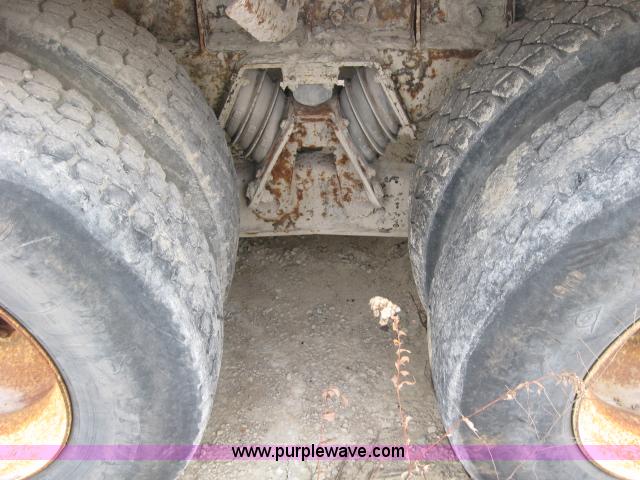 image for item 3775 1999 Sterling L8513 cement mixer truck