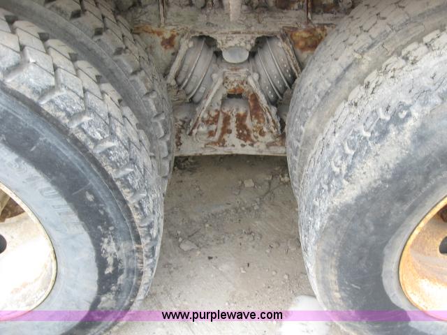 image for item 3775 1999 Sterling L8513 cement mixer truck