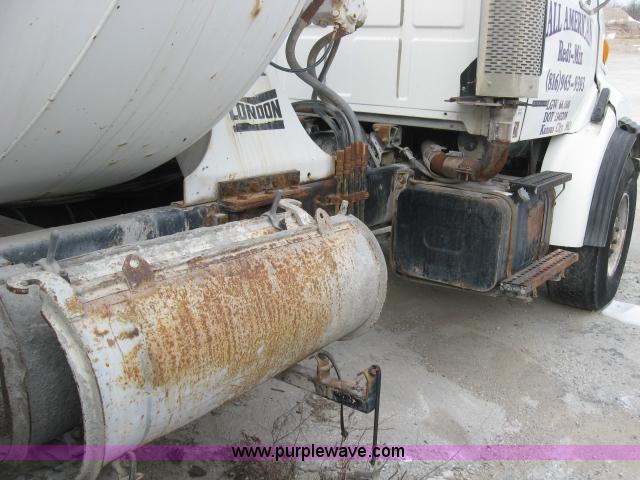 image for item 3775 1999 Sterling L8513 cement mixer truck