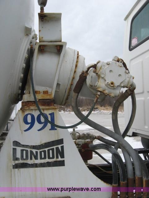 image for item 3775 1999 Sterling L8513 cement mixer truck
