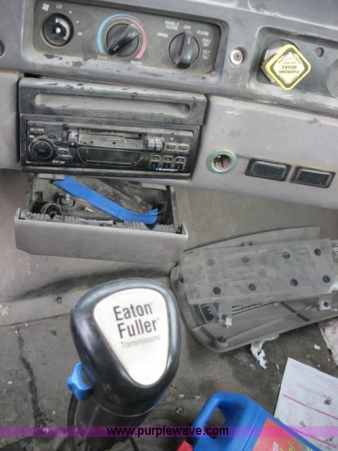 image for item 3775 1999 Sterling L8513 cement mixer truck