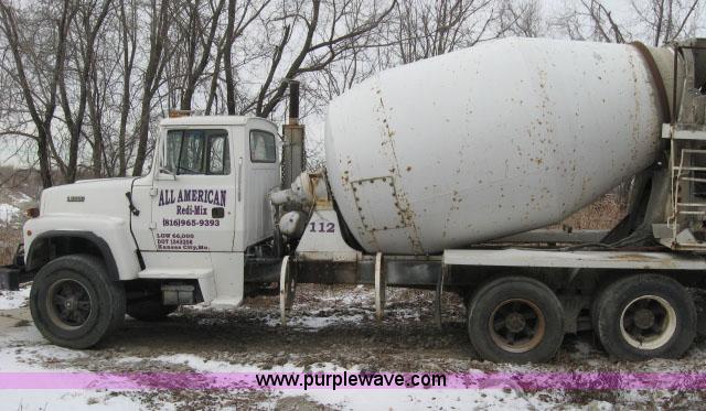 image for item 3777 1994 Ford LT9000 cement mixer truck