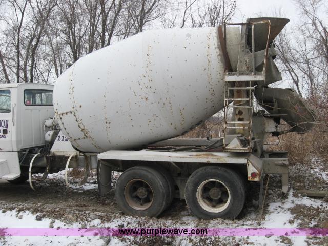 image for item 3777 1994 Ford LT9000 cement mixer truck