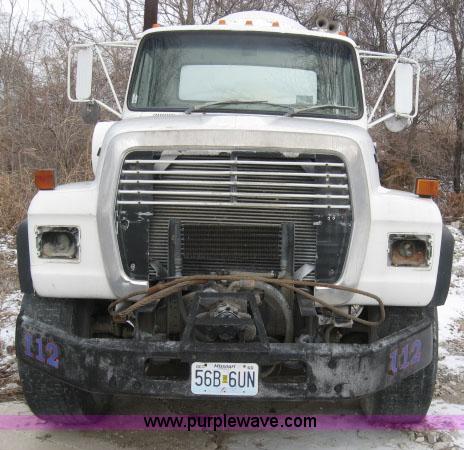 image for item 3777 1994 Ford LT9000 cement mixer truck