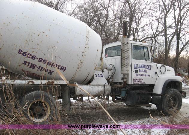 image for item 3777 1994 Ford LT9000 cement mixer truck