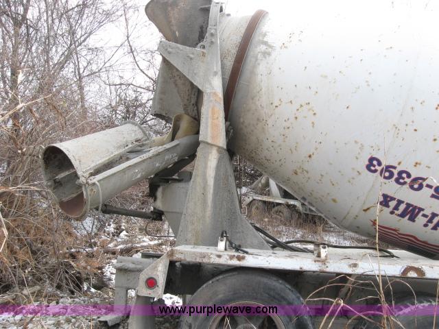 image for item 3777 1994 Ford LT9000 cement mixer truck