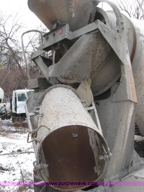 image for item 3777 1994 Ford LT9000 cement mixer truck