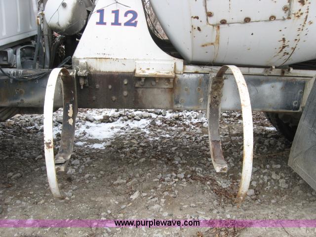 image for item 3777 1994 Ford LT9000 cement mixer truck