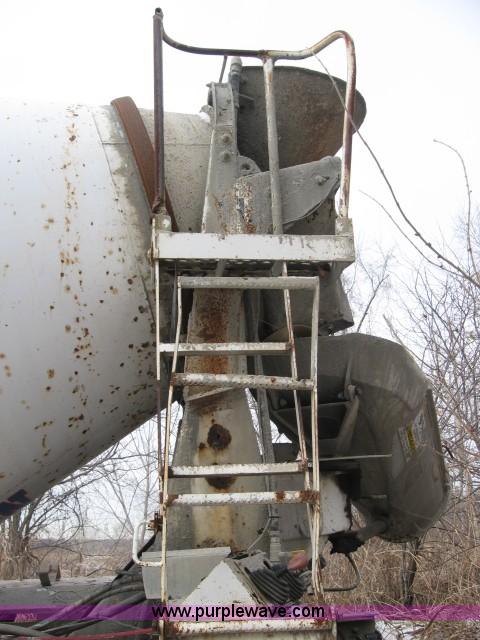 image for item 3777 1994 Ford LT9000 cement mixer truck