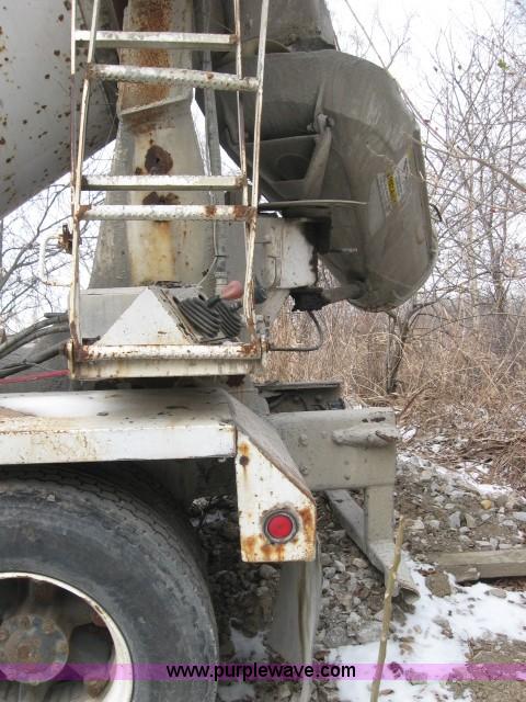 image for item 3777 1994 Ford LT9000 cement mixer truck