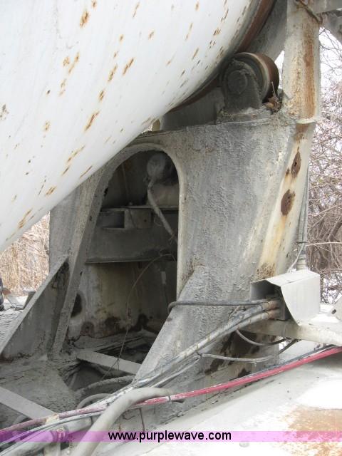 image for item 3777 1994 Ford LT9000 cement mixer truck