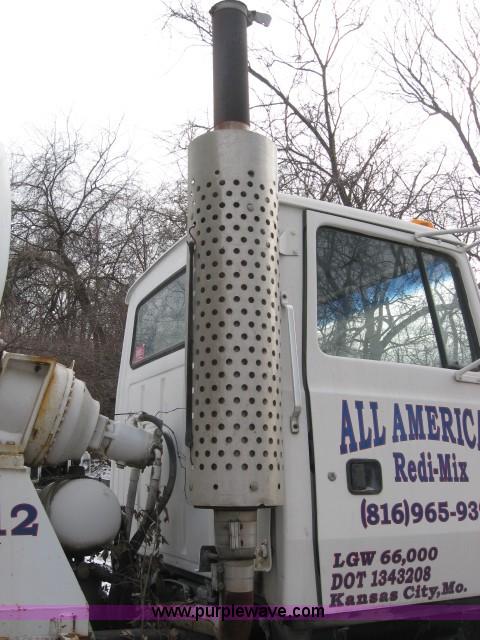 image for item 3777 1994 Ford LT9000 cement mixer truck