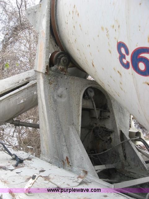 image for item 3777 1994 Ford LT9000 cement mixer truck