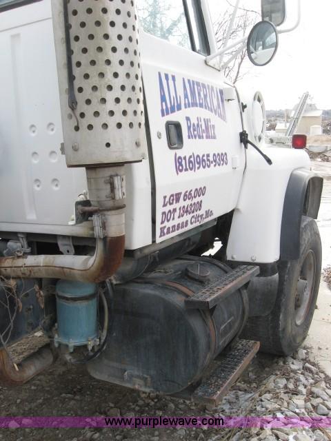 image for item 3777 1994 Ford LT9000 cement mixer truck