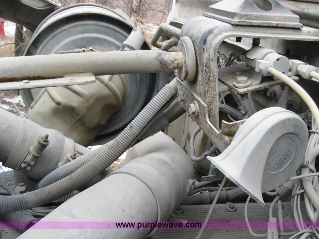 image for item 3777 1994 Ford LT9000 cement mixer truck