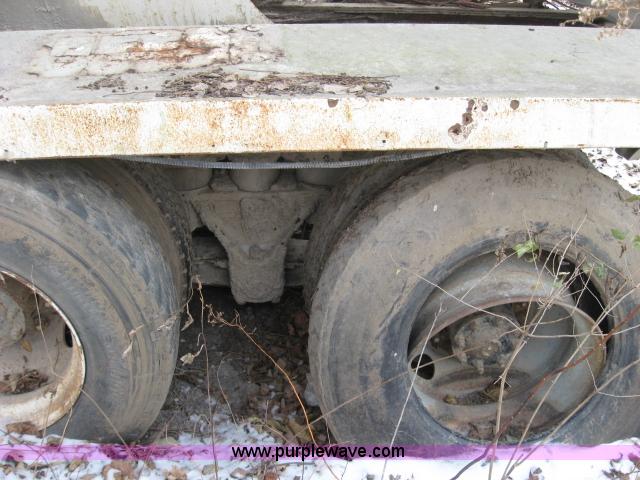 image for item 3778 1992 International 2574 cement mixer truck