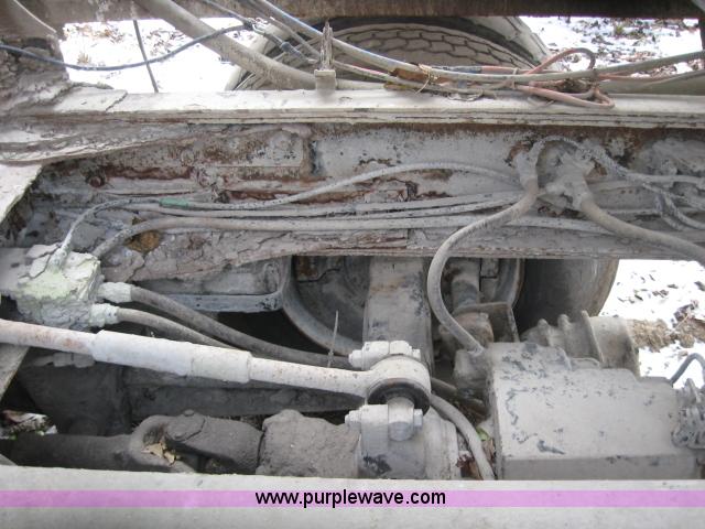 image for item 3778 1992 International 2574 cement mixer truck