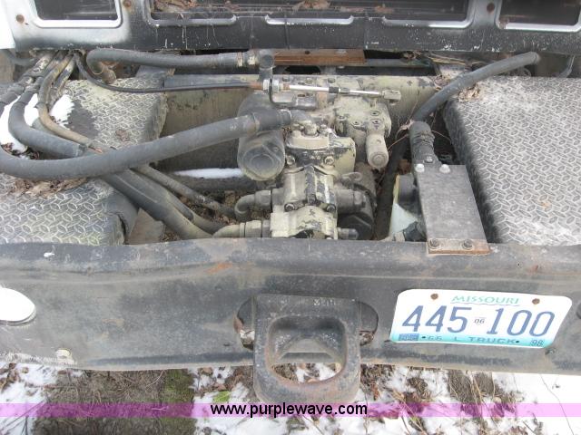 image for item 3778 1992 International 2574 cement mixer truck