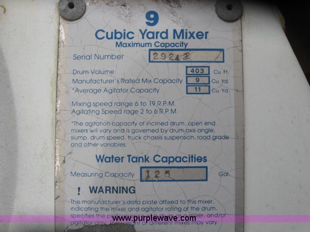 image for item 3778 1992 International 2574 cement mixer truck