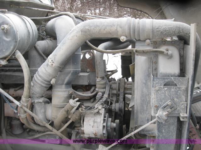 image for item 3778 1992 International 2574 cement mixer truck