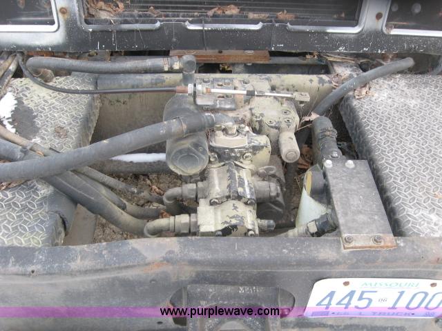 image for item 3778 1992 International 2574 cement mixer truck