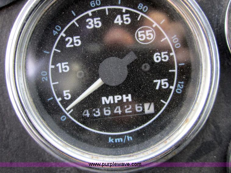 image for item 4337 1993 Ford L9000 semi truck