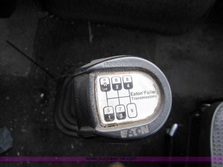 image for item 4337 1993 Ford L9000 semi truck