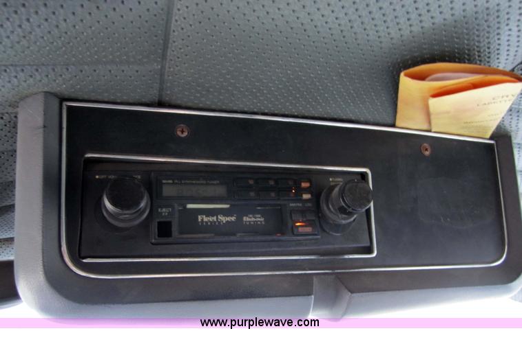 image for item 4337 1993 Ford L9000 semi truck