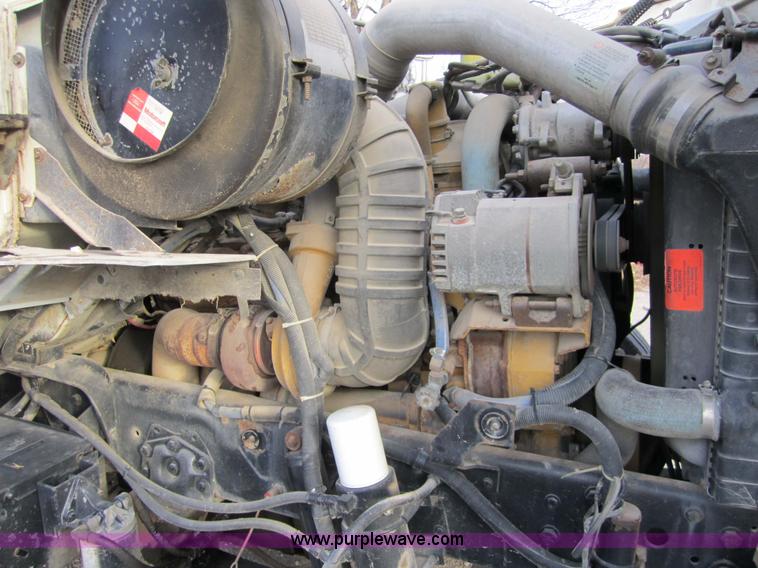 image for item 4337 1993 Ford L9000 semi truck