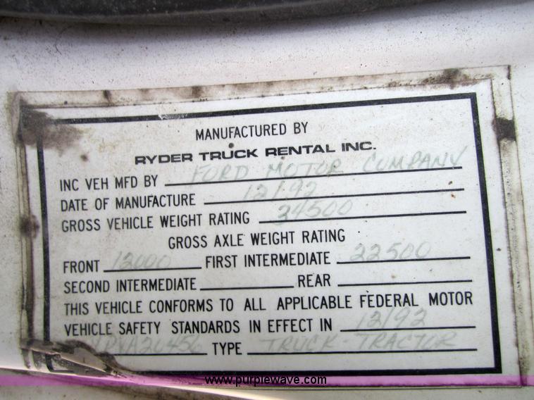 image for item 4337 1993 Ford L9000 semi truck