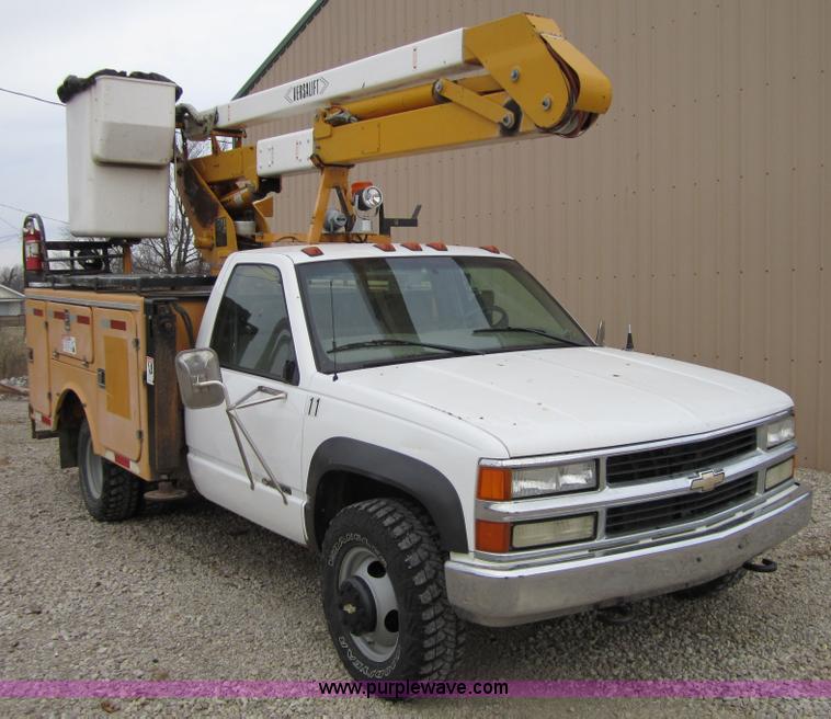 image for item 4341 2000 Chevrolet K3500 bucket truck