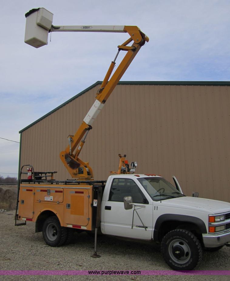 image for item 4341 2000 Chevrolet K3500 bucket truck